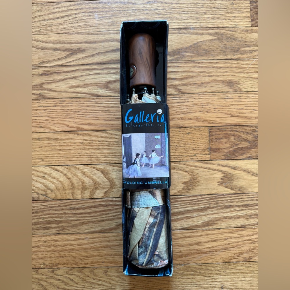 Galleria Folding Umbrella with Wooden Handle